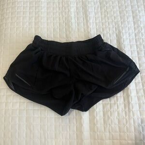 Size 4, 2.5 lulu lemon hotty hot shorts